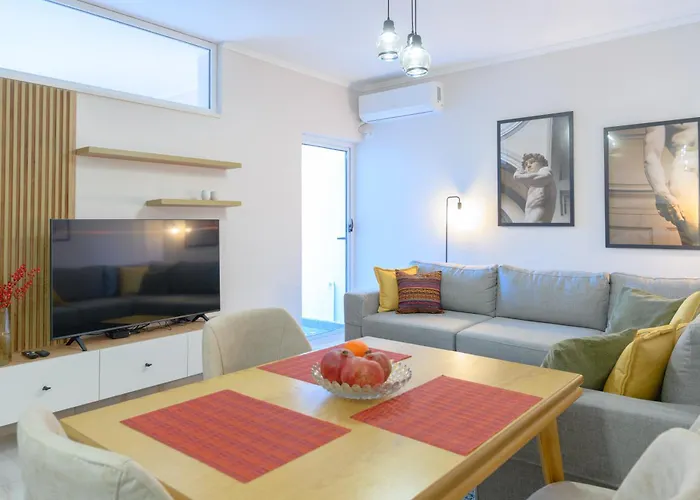 Cityscape 3- Vibrant Modern تيرانا