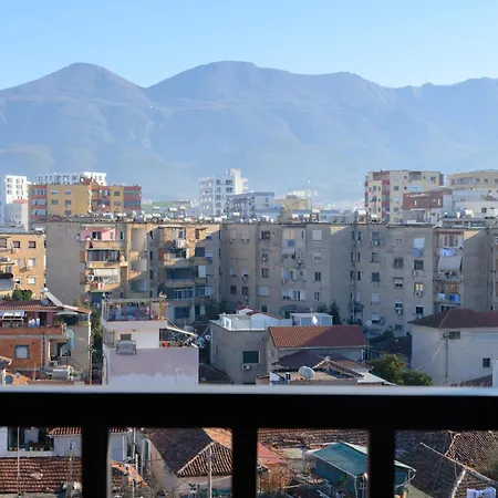 Cityscape 3- Vibrant Modern Apartment *